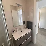 Stylish Near Oasis