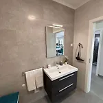Stylish Near Oasis 아파트 *