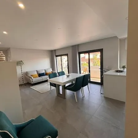 Stylish Near Oasis Апартаменты *